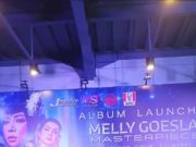 Reza Artamevia Hingga Rafathar Nyanyikan Ulang Lagu Lawas Melly Goeslaw Melly Goeslaw dan Mayangsari dalam acara peluncuran album "Masterpieces", Senin (21/3/2022).