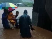 Ibu dan Bayi yang Baru Lahir Selamat dari Kepungan Banjir di Wonosobo