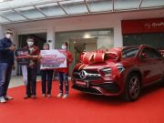 Warga Pekalongan Bawa Pulang Mercedes Benz GLA 200 dari Telkomsel