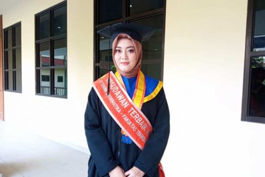 Reviana, Wisudawan Terbaik IPK 3,97, Sempat Kesulitan Kerjakan TA