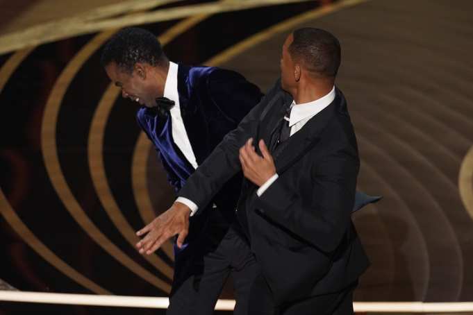 Aktor Will Smith menampar Chris Rock di panggung Oscar 2022. Foto: NY Post