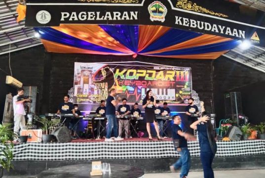 Para ‘Keyboardist’ Grobogan Menemukan Oase di Candi Joglo Setelah Tercekam oleh Pandemi
