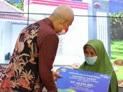 Penderes Kelapa dan Penyadap Pinus di Banyumas Dapat Santunan