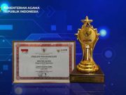Menag Yaqut Terima Penghargaan dari Kementerian PANRB