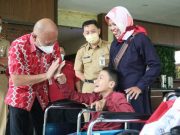 4 Warga Terima Bantuan Kursi Roda dari Bupati Jepara