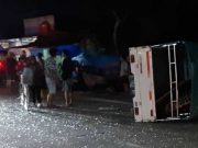 Mobil Pikap Terguling Setelah Seruduk Delman, Pengemudi Dilarikan ke RS