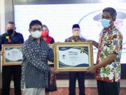 Ganjar Pranowo Terima Penghargaan PWI Jateng Award 2022