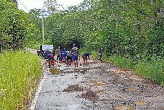 Jalan Karimunjawa Rusak, Dikeluhkan Warga dan Wisatawan