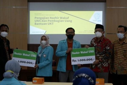 46 Mahasiswa Terima Bantuan UKT dari Nazhir Wakaf UNS..