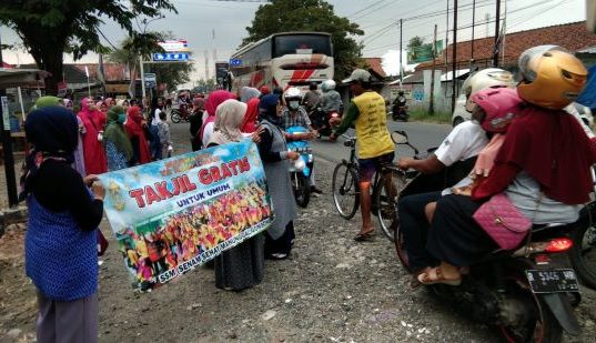 Senam Sehat Manunggal Gombong Bagi Takjik dan Buka Bersama