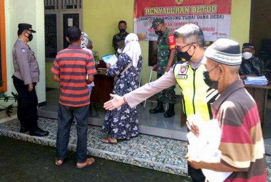 Pelayanan Ganda di Wonogiri, Penyaluran BLT dan Vaksin Booster