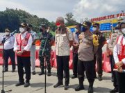 Menhub dan Menko PMK Cek Kesiapan Arus Mudik di Gerbang Tol Kalikangkung