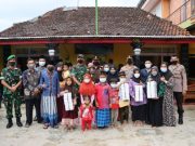 Kapolres Bareng Dandim dan Kajari Bagi Takjil di Panti Asuhan