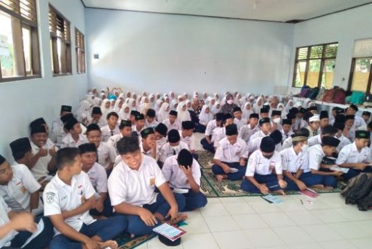 Bentuk Karakter Berakhlakul Kharimah, SMP N 1 Padureso Gelar Pesantren Kilat