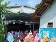 Komunitas Daaruth Thoyyibah Gombong Bagi 230 Paket Sembako