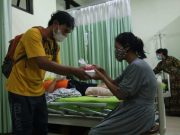Wong Sehat FC RSUD Kudus Bagikan Takjil Gratis kepada Pasien