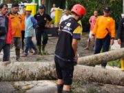 Hujan Disertai Angin Kencang Akibatkan Sejumlah Rumah Warga Rusak