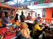 Koramil dan Polsek Pantau Harga Pasar Jelang Idul Fitri