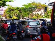 Jalan Wahidin Semarang Macet Parah Hingga Tanah Putih Akibat Mobil Mogok
