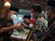 Bupati Jepara Serahkan 560 Laptop dan Router untuk 112 SD