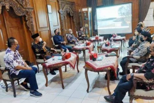 Upaya Balai Bahasa Merevitalisasi Sastra Lisan di Kabupaten Banyumas