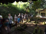 Nyadran ‘Injury Time’ di Makam Sepujud, Makanan Tak Boleh Dibungkus Plastik