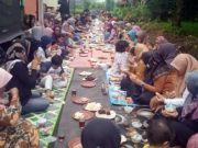 Indahnya Kebersamaan, Umat Muslim dan Kristiani Buka Puasa Bersama di Tengah Jalan Perumahan Perumahan Griya Asri Salaman