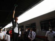 320 Pemudik Gratis Tujuan Jateng Dilepas Ganjar dari Stasiun KA Pasar Senen