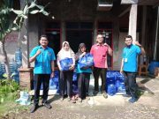 Jelang Lebaran Tim Kordes PKH Singorojo Bagi-bagi Sifitri