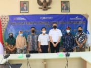 Bandara Adi Soemarmo Bagikan Ratusan Paket Sembako untuk Warga Sekitar