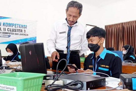 SMK Negeri 2 Ponorogo Menggandeng Universitas Duta Bangsa Surakarta