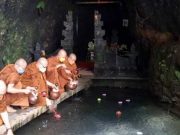 Malam 1 Sura Ini, Mari Berwisata Religi ke Umbul Jumprit di Kaki Sindoro air berkah waisak