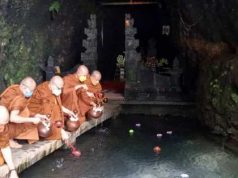 6.000 Botol Air Berkah Waisak 2566 BE diambil Dari Umbul Jumprit air berkah waisak