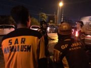 Mapala USM Bantu Evakuasi Banjir Rob di Semarang