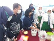 Tim PkM USM Beri Pelatihan Pembuatan Telur Asin dengan Metode Perendaman