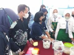 Tim PkM USM Beri Pelatihan Pembuatan Telur Asin dengan Metode Perendaman