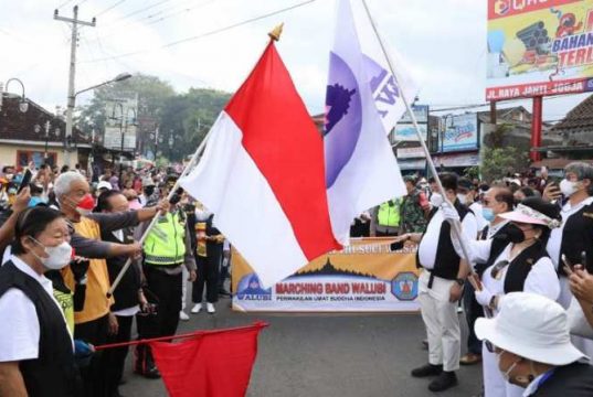 Parade Waisak Berlangsung Meriah Penuh Kegembiraan