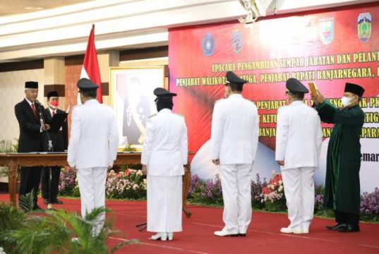 Lantik Empat Penjabat Kepala Daerah, Ganjar: Jaga Integritas, Kerja Profesional