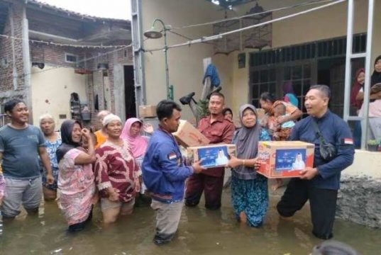 Komunitas Relawan Lestari Moerdijat Bantu Korban Banjir Rob di Demak