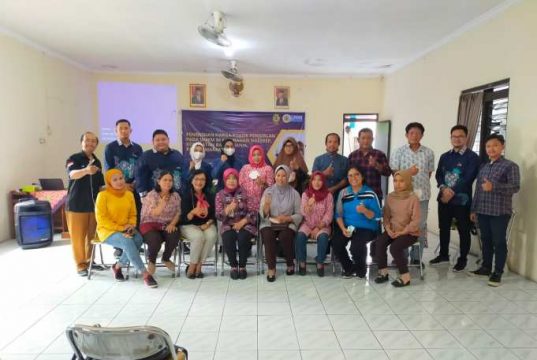 Tim PkM FE USM Beri Pelatihan Peningkatan Penjualan dan Promosi Berbasis Digital