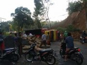 Jalan Tertutup Tanah Longsor, Jalur Purworejo-Wonosobo Sempat Macet