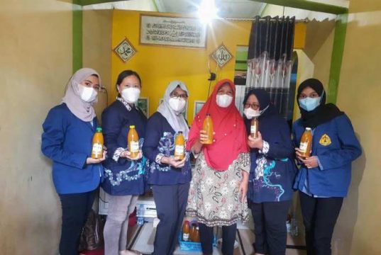 Tim PkM USM Beri Pendampingan Pelaku UMKM Jamu