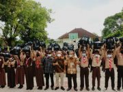 Bupati Jepara Serahkan Berbagai Bantuan Pendidikan untuk Karimunjawa