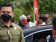 Jokowi dan Ganjar Blusukan ke Pasar Muntilan