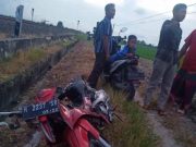 Dua Pengendara Nyaris Tertabrak KA Ambarawa Express, Lompat dan Selamat tetapi Motor Remuk