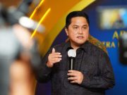 PLN Raih Penghargaan Mitra BUMN Champion 2022 dari Erick Thohir