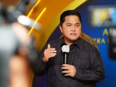 PLN Raih Penghargaan Mitra BUMN Champion 2022 dari Erick Thohir