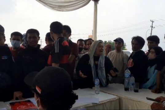 Penumpang Mudik Ngamuk di Pelabuhan Gara-Gara Jadwal Keberangkatan Kapal Tidak Jelas