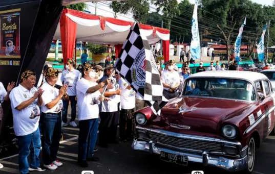 Ratusan Peserta Ikut Reli Mobil Kuno yang Digelar Pemkot Magelang dan PPMKI