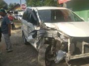 Sebuah Mobil Tersambar KA di Kedungjati Grobogan